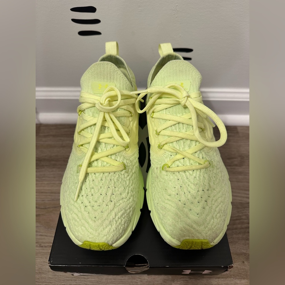 Women’s Under Armour shoes, size 7.5 - Picture 3 of 9
